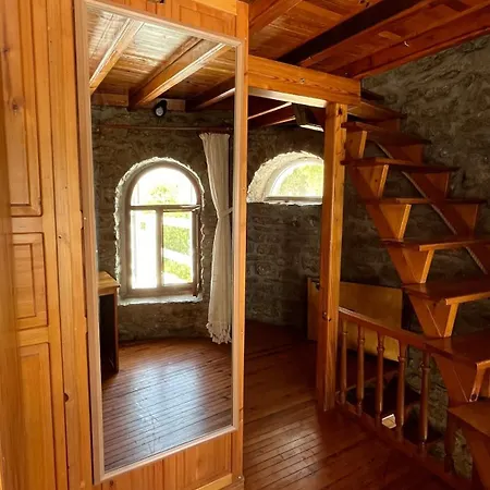 Kule Degirmen Deniz Manzarali Tas Ev * 马尔马里斯